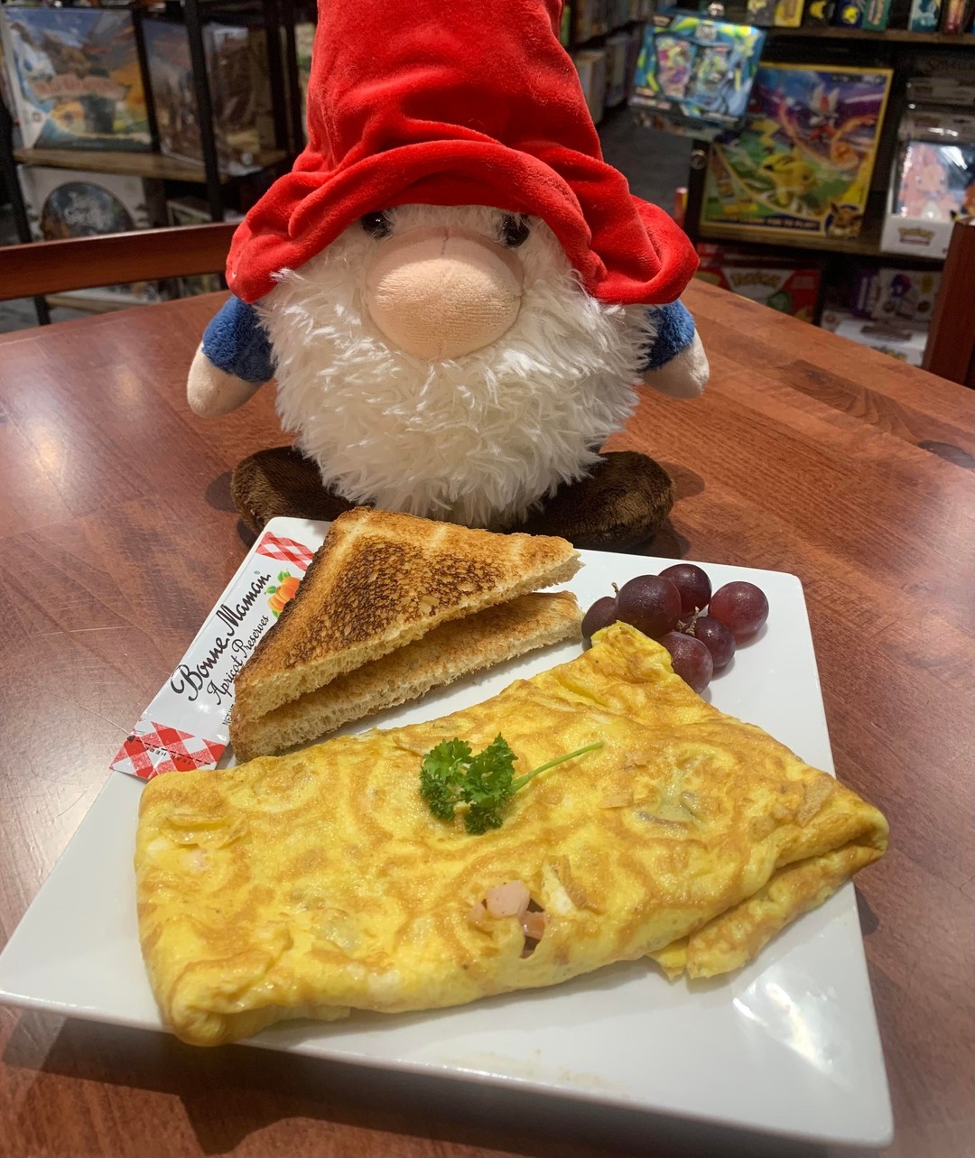 It's time for a filling breakfast! Treat yourself and try our Gnosh Omelet that has turkey, provolone, tomato, red onion, roasted pepper, and bacon! Fuel your body for the day with breakfast served every day until 11!

#TheGnoshery #GnomeGames